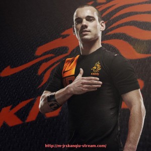 JRS低调看球-篮球运动员力量训练中如何避免受伤并提高训练效果