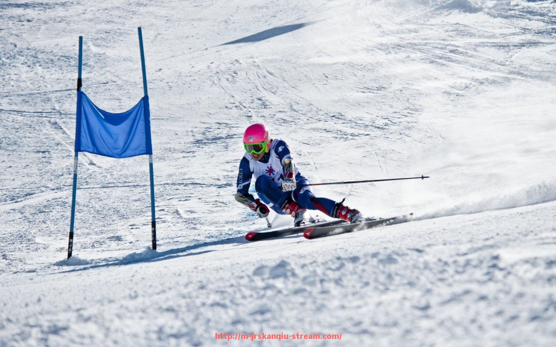 JRS低调看球-世俱杯球员训练服在多种训练场景下的适配性与功能实用性
